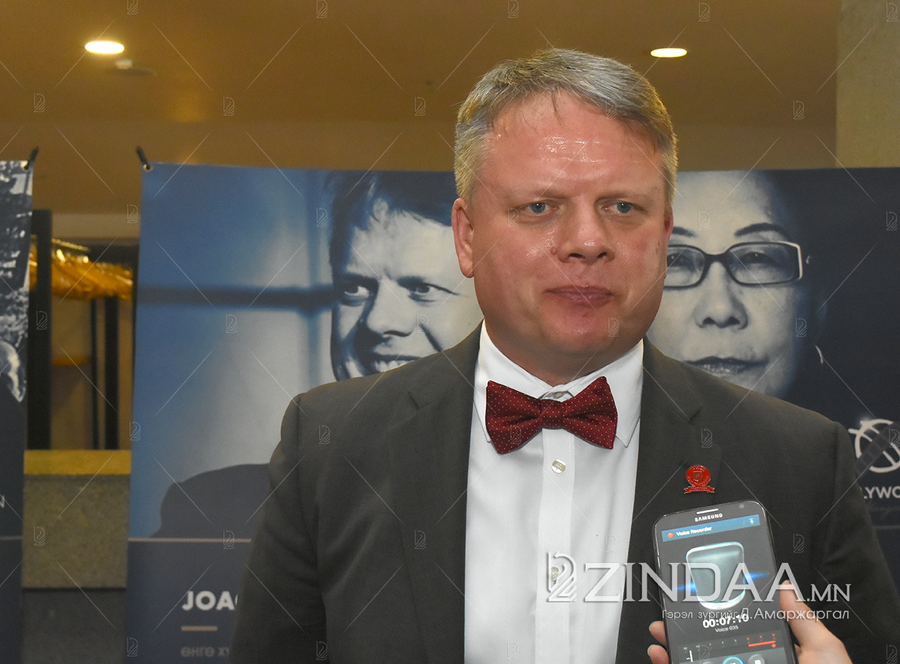 Герман улсаас ирсэн “EFILM” ком­панийн технологи хариуцсан захирал, өнгө хувиргагч ЖОХИМ ЗЕЛ