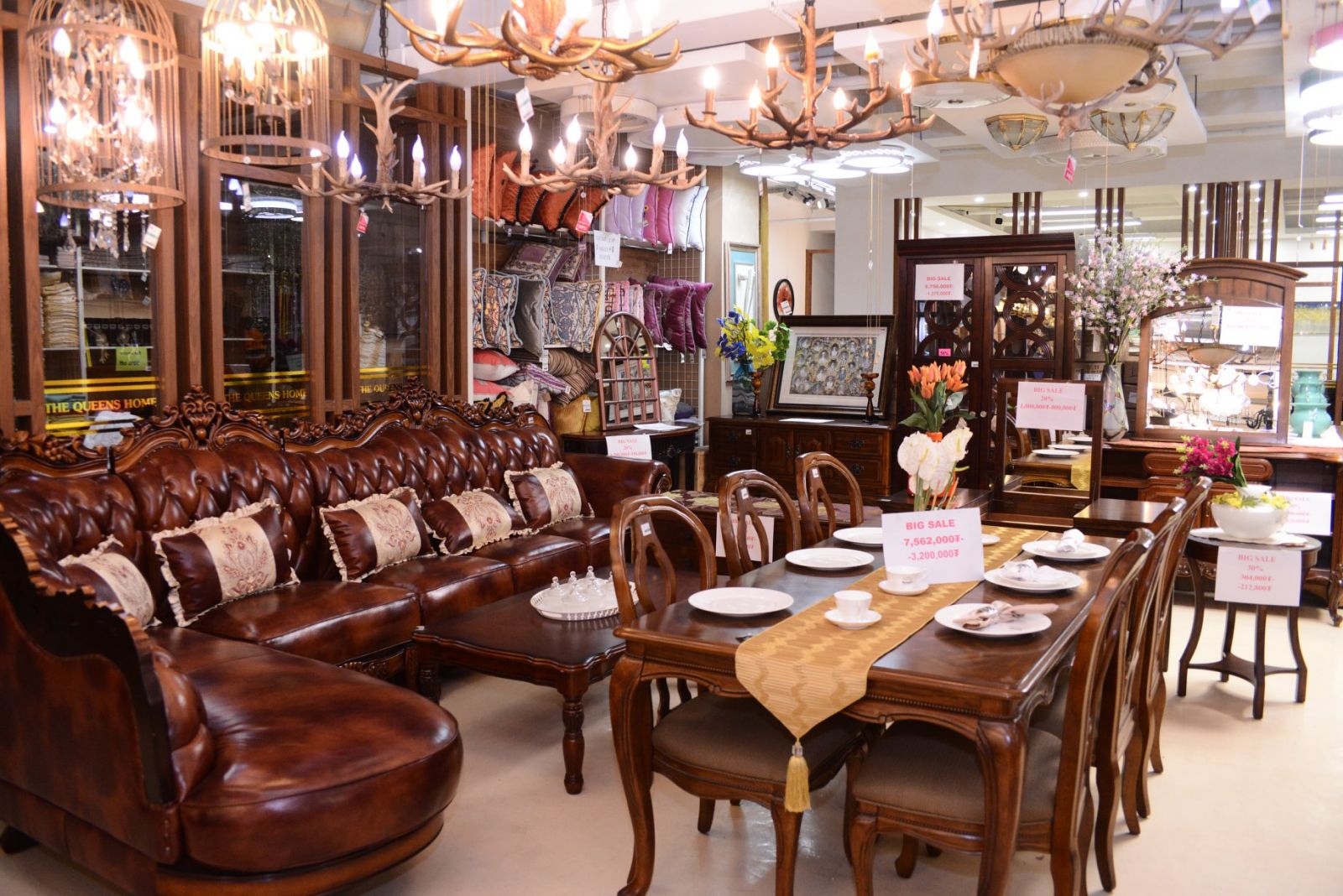 "The Queen's Home"  Утас: 7700-2698, 9011-7181