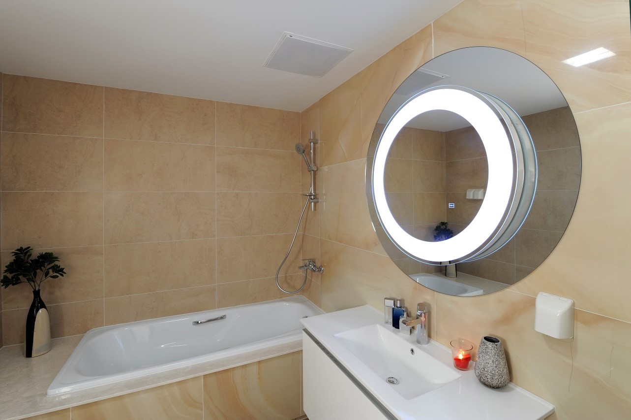 ОРЧИН ҮЕИЙН ЗАГВАРТАЙ TOUCH SCREEN БҮХИЙ ТОЛЬ МӨН KOHLER БРЭНДИЙН САНТЕХНИКИЙН ТОНОГЛОЛТОЙ МАСТЕР АРИУН ЦЭВРИЙН ӨРӨӨ 
