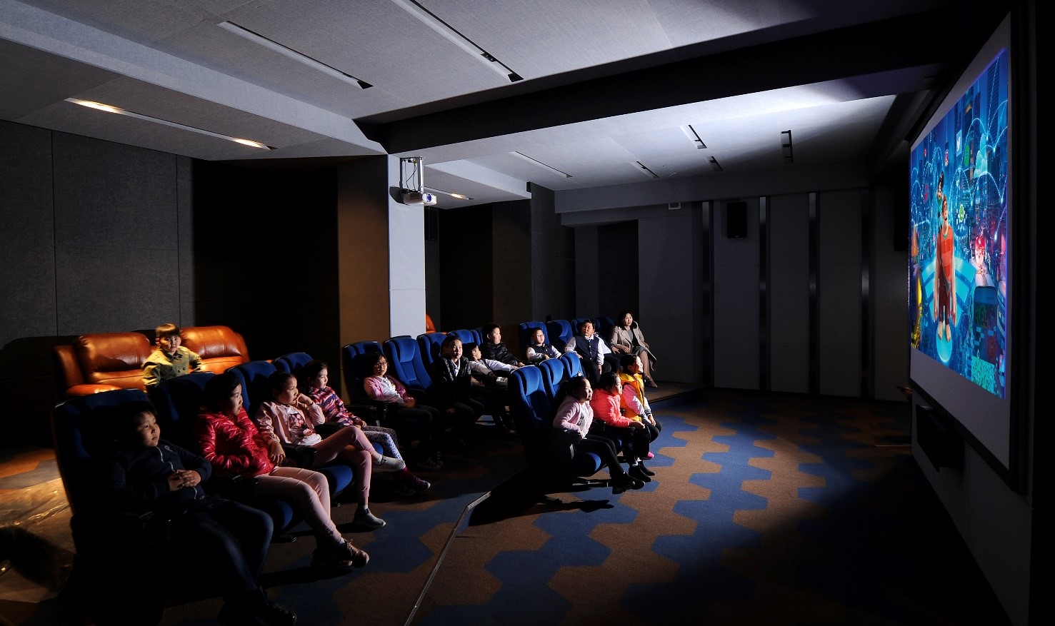 ОРШИН СУУГЧДАД ТУСГАЙЛАН ҮЙЛЧЛЭХ, DOLBY ATMOS ТЕХНОЛОГИЙН VIP КИНО ТЕАТР 