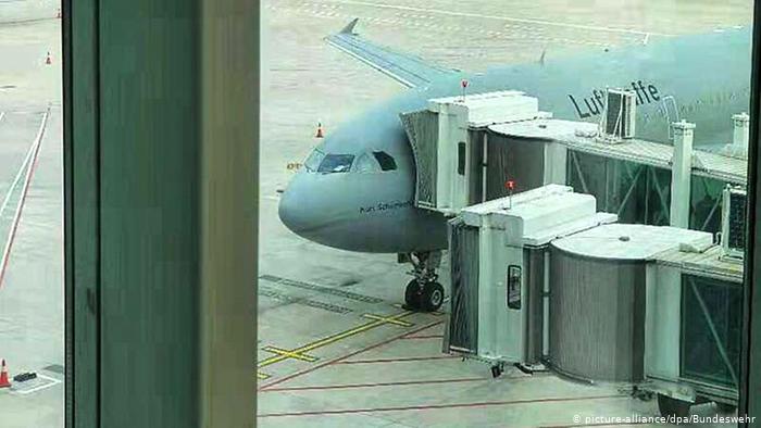 Германы онгоц Ухань хотоос нисэхийн  өмнө 